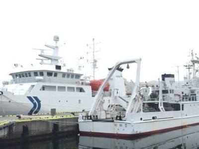 R/V <em>Onnuri</em> and R/V <em>Eardo</em> in port after the KORUS-OC field campaign. Credit: Joaquin Goes (Columbia University)