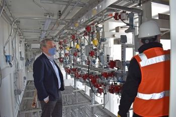 During a visit to the Hanford Site last week, EM Senior Advisor William â€œIkeâ€ White, left, got a look inside enclosures for the pretreatment system that will prepare waste from Hanfordâ€™s large underground tanks.