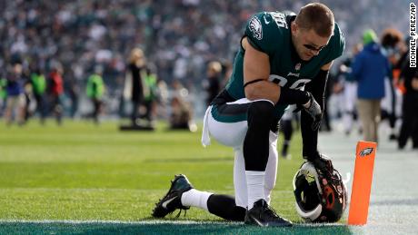 Philadelphia Eagles&#39; Zach Ertz kneels before an NFL football game against the Chicago Bears, Sunday, Nov. 26, 2017, in Philadelphia. (AP Photo/Michael Perez)