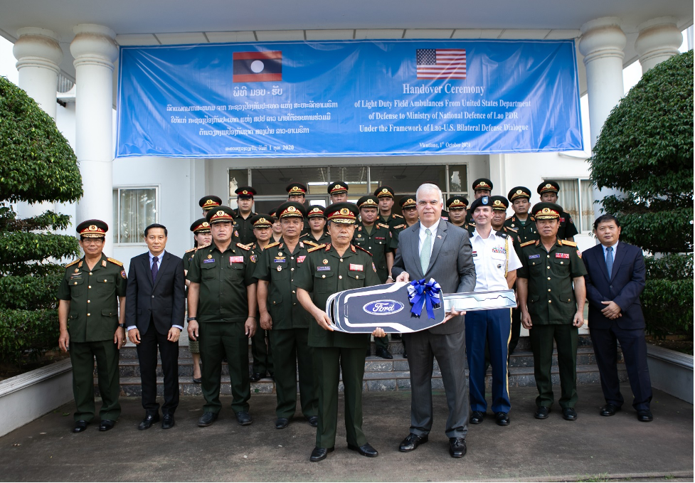 Ambassador Peter Haymond formally hands over the FMF-funded ambulances to Laos Deputy Minister of Defense Major General Aesamay Leuangvanxay in Vientiane. (U.S. Embassy Vientiane photo)